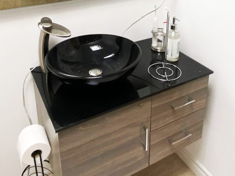 21LockmereTerrace-BathroomRenovate-01