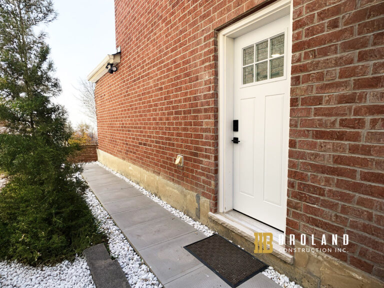 32Binscarth-BasementEntrance-00